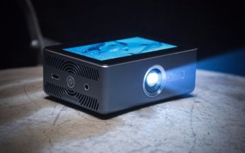 Собирают средства на умный мини-проектор с сенсорным экраном