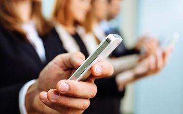 Какие пользователи готовы купить смартфон за 30 000р? 