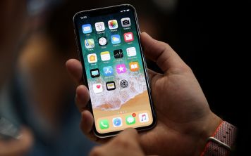 iPhone X продолжает "радовать" покупателей новыми дефектами