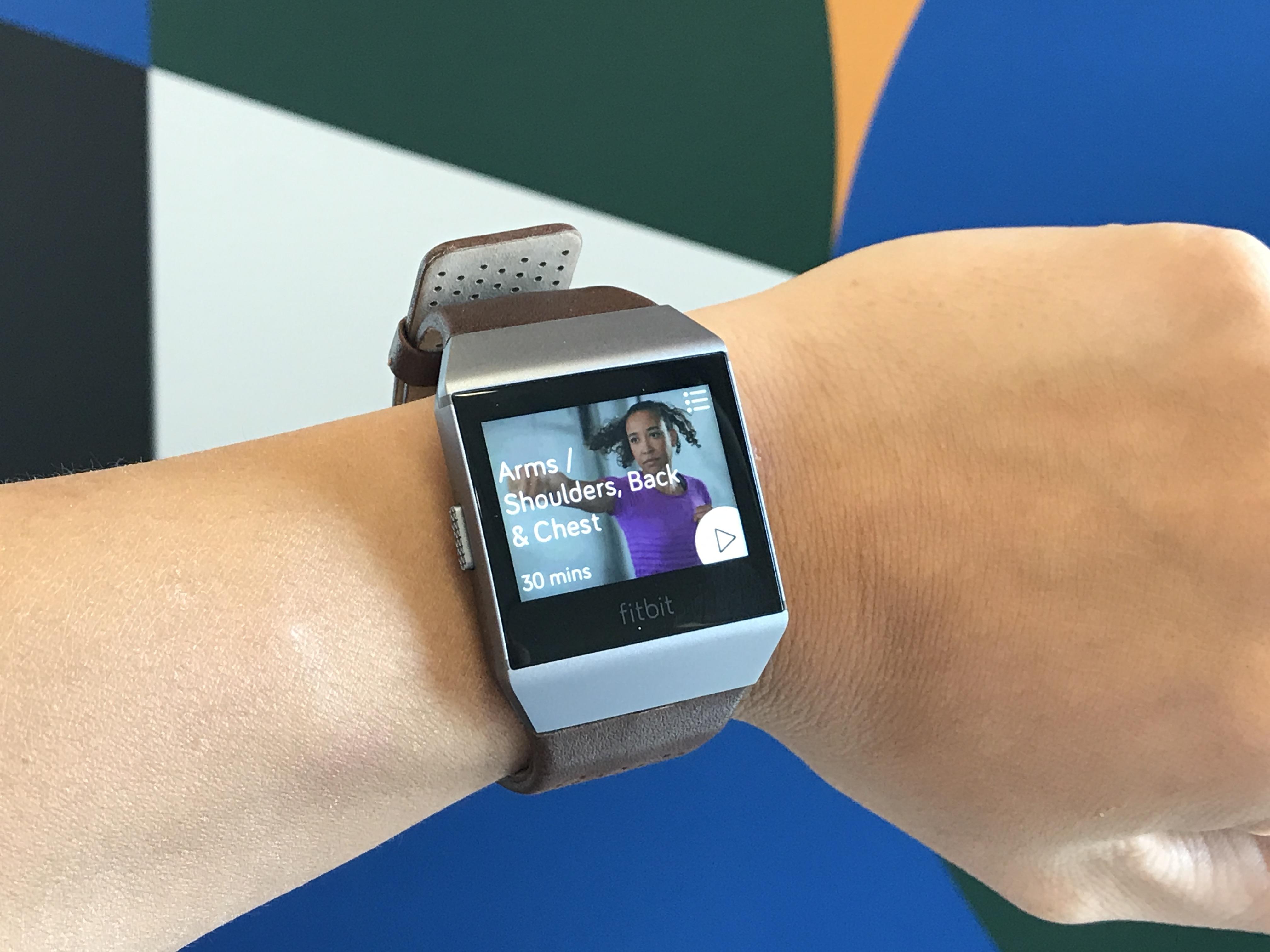 Умные часы Fitbit Ionic выйдут 1 октября