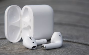 Apple выпустят обновленный футляр с беспроводной зарядкой для AirPods