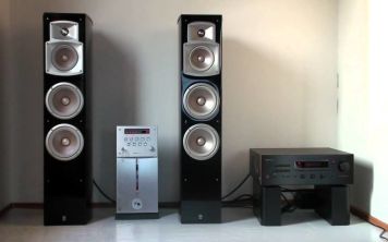 Yamaha NS-555 - качественный настольный динамик за доступную стоимость 