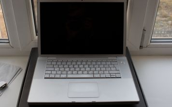 Моддер превратил Macbook Pro в ноутбук с Samsung DeX