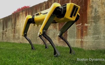 Милый четвероногий робот SpotMini от Boston Dynamics