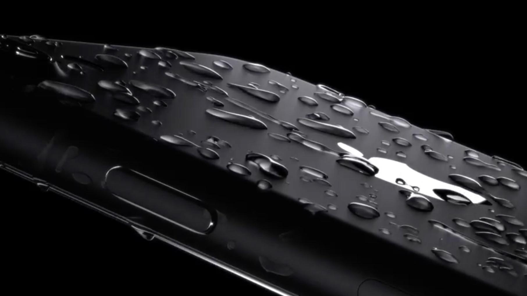 Гаджет, который любит воду: влажный тест-драйв iPhone 8