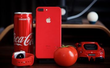 Apple перестали продавать Red версии IPhone