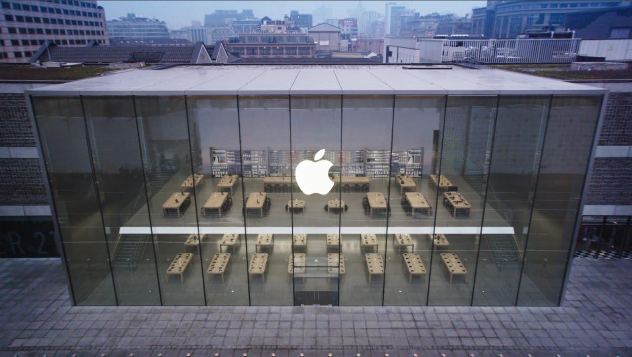 В Apple Store в Китае было всего два клиента в очереди на iPhone 8