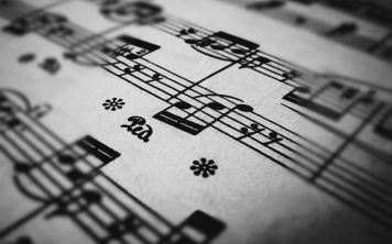 Как найти песню из видео на youtube?