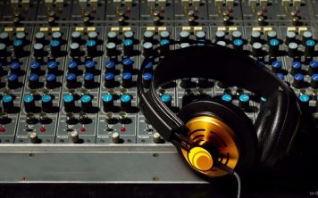 Как увеличить громкость в наушниках на компьютере?