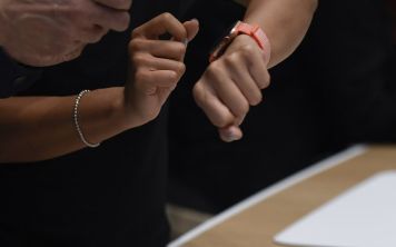 Верховный Суд признал часы Apple средством связи