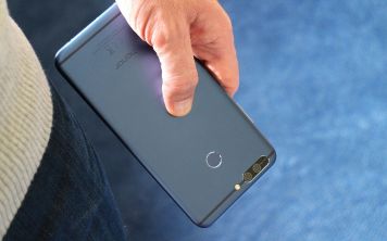 Huawei готовит огромный фаблет с четырьмя камерами
