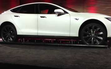 Новая технология замены батарей в автомобилях Тесла