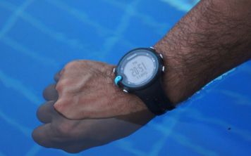 Можно ли плавать с «умными часами»?
