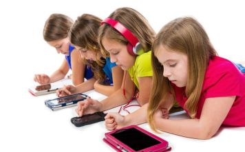 Лучшие детские гаджеты: часы телефон, детский планшет и телефон для детей с кнопкой SOS