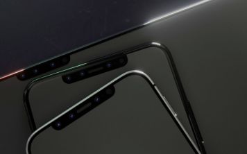 Арple не захотела скрыть горбинку на передней панели iPhone X?