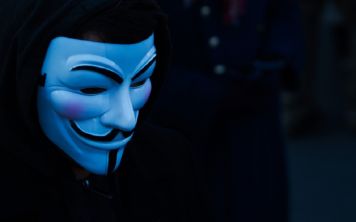 «ВКонтакте» на сутки позволил оставлять анонимные записи