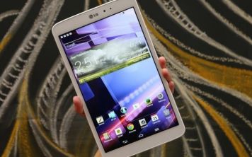 LG GPad X2 8.0 Plus получит док-станцию с аккумулятором