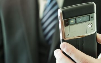 Vertu продаст свою историю на аукционе