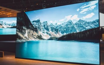 Sony Bravia OLED KD-77A1 - телевизор с самым большим экраном из линейки