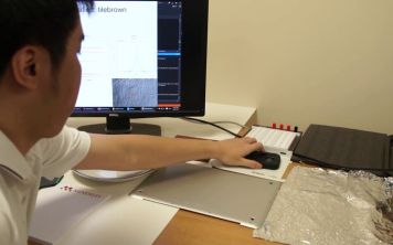 Программная технология определяет поверхность, на которой лежит смартфон