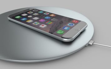 Модуль беспроводной зарядки iPhone 8 засветился на фото