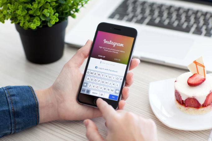 Instagram объединится с Facebook для публикации Stories-контента пользователей