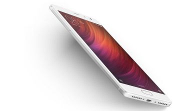 Xiaomi представит сразу три безрамочных смартфона