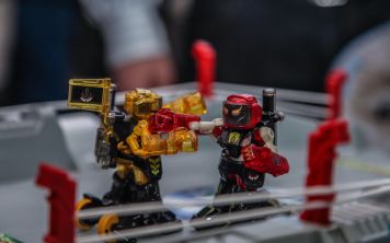 Будущее спорта - это два гигантских робота, избивающих друг друга