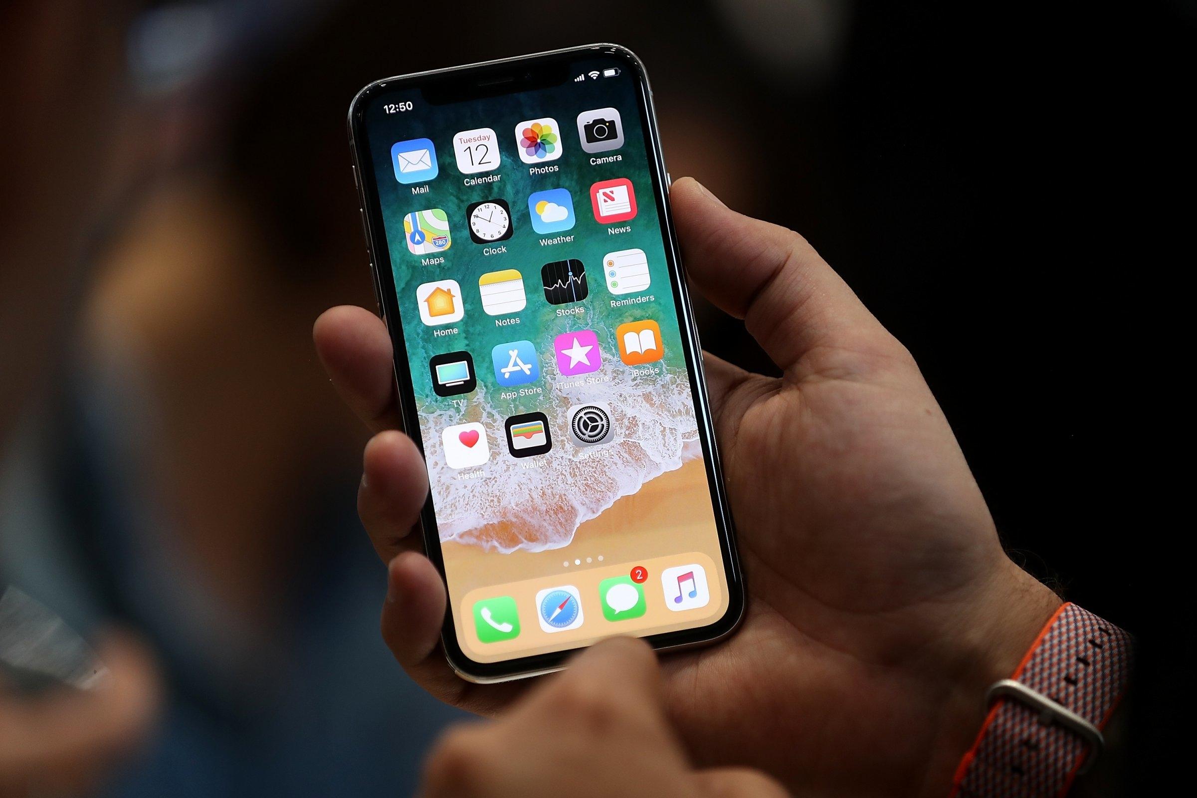 iPhone X продолжает "радовать" покупателей новыми дефектами