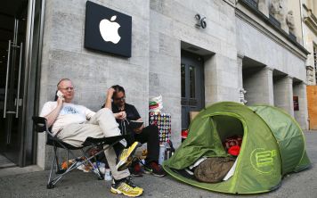 Почему iPhone 8 не покупают?