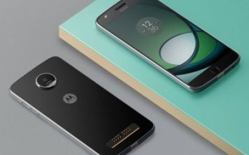 Moto Z2 Play: модульный конструктор
