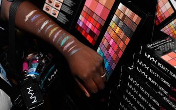 NYX Cosmetics известные маркетинговой стратегией "диджитал прежде всего" запускают приложение Makeup Crew