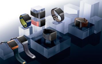Fitbit представила свои первые умные часы