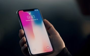 Apple ускорит поставки iPhone X перед Новым Годом