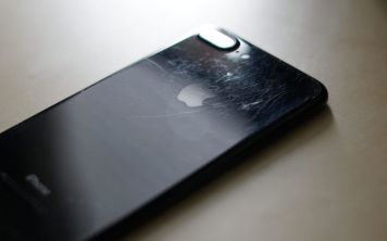 Стоит ли носить IPhone 7 Black без чехла?