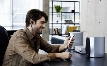 Он знает, что вы будете слушать в ближайшее время