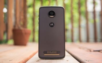 Обзор нового модульного Moto Z2 Play — его цена и дата выхода