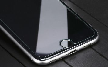 Новые проблемы с iPhone 8: царапающееся стекло