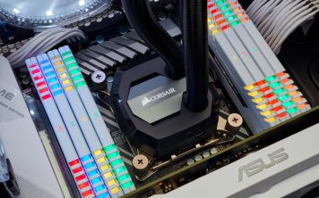 Corsair снова расширили линейку серии Vengeance RGB новыми планками DDR4 с белыми теплораспределителями